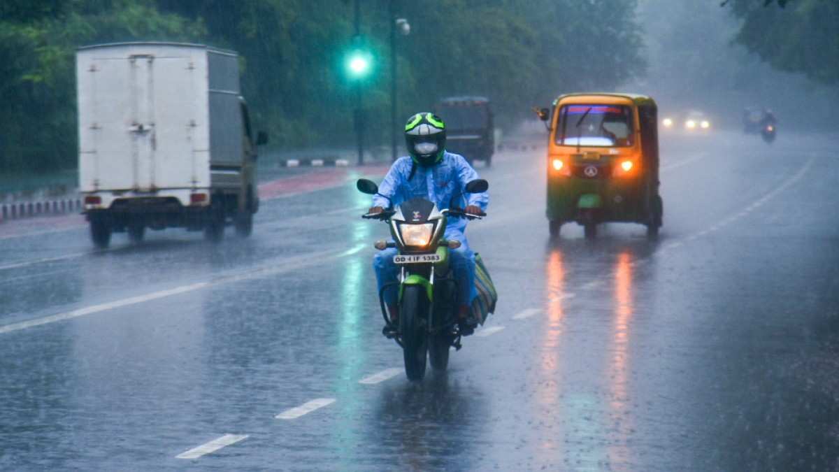 IMD issues a three-hour yellow warning for heavy rain in Cuttack and Bhubaneswar.