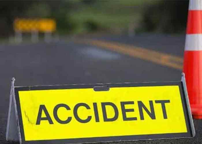 In a terrible road accident in Jharkhand, three schoolchildren were among the four people killed and eight injured. 